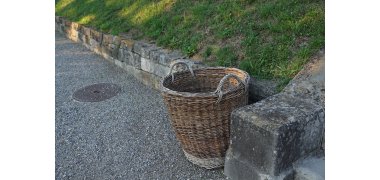 Korb am Straßenrand